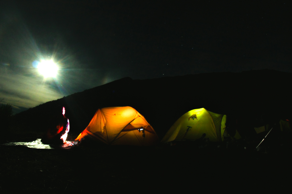 Serunya Mendaki Gunung Rinjani di Bulan Purnama